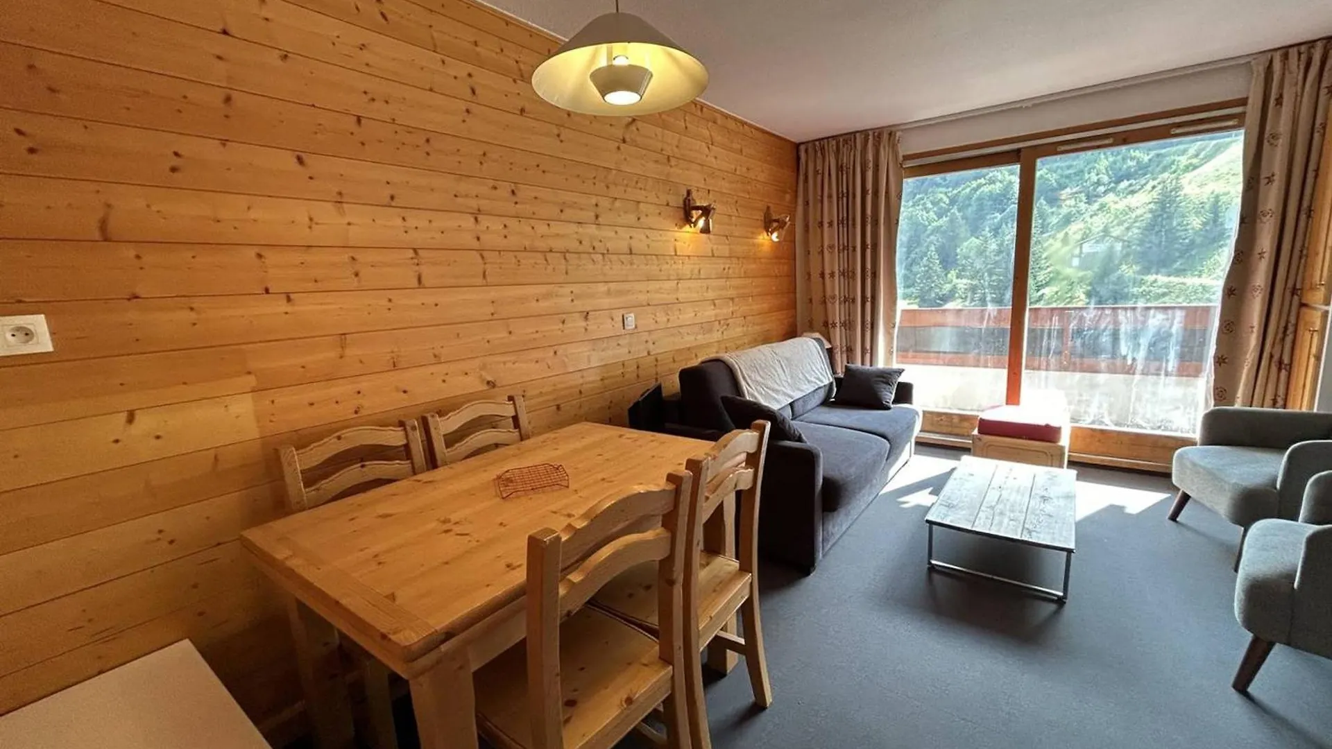 Appartement Meribel Avec Balcon, Ascenseur Et Casier A Skis - Fr-1-355-243 Les Allues